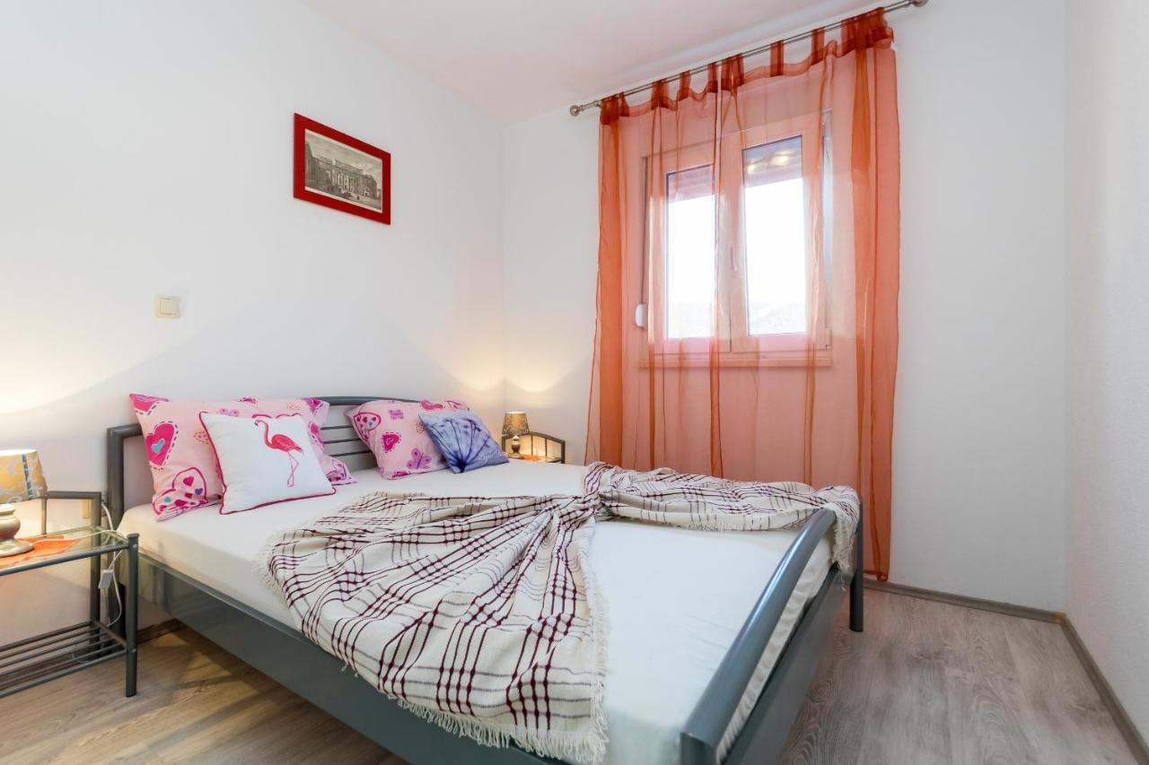 Apartments And Rooms With Parking Space Grebastica, Sibenik - 17831 Exterior foto